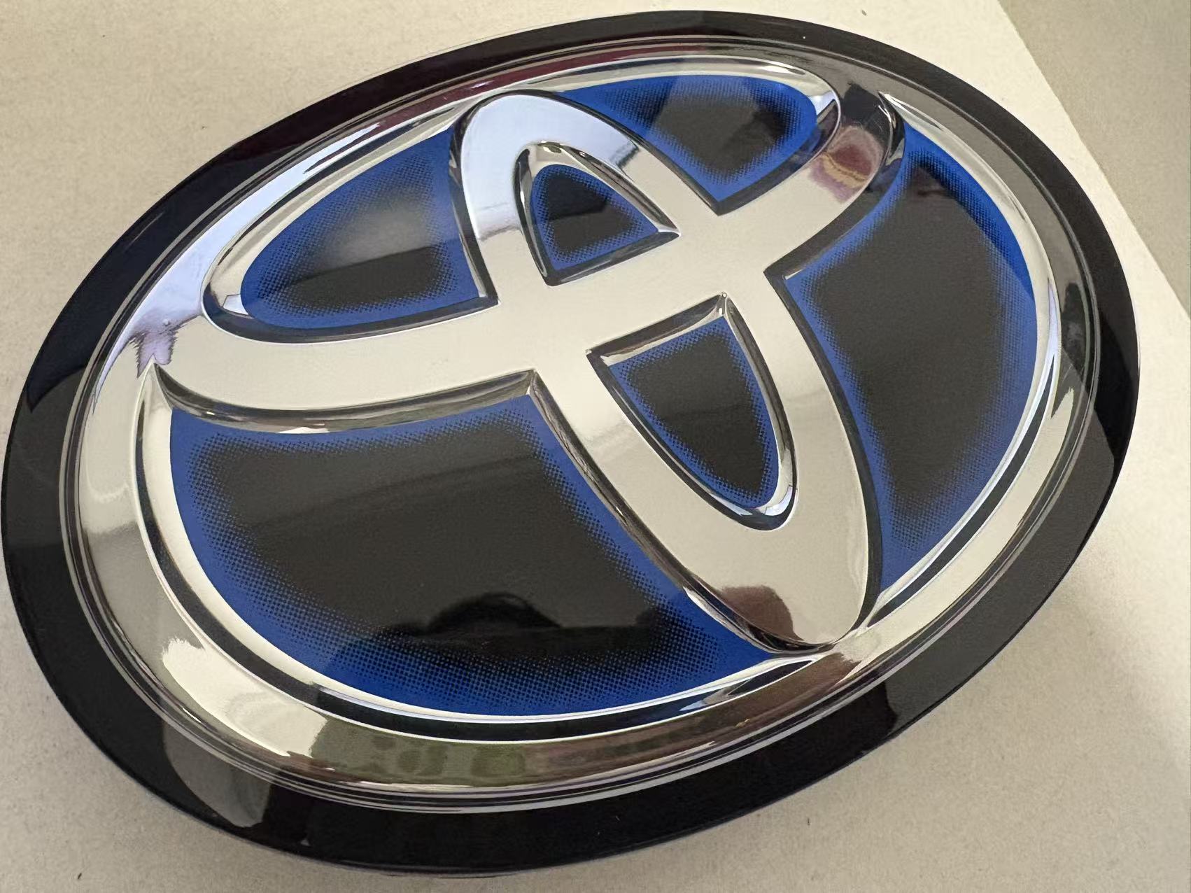 53141-33140 Used OEM Highlander Hybrid 2020 2024 Front Grille Emblem Logo Radar VIN Check Available Fits Toyota | Genuine OEM & Tested