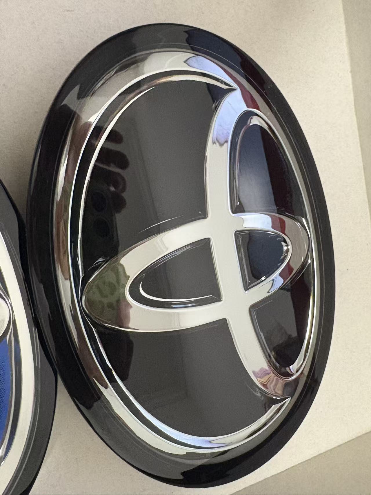 53141-33140 Used OEM Highlander Hybrid 2020 2024 Front Grille Emblem Logo Radar VIN Check Available Fits Toyota | Genuine OEM & Tested