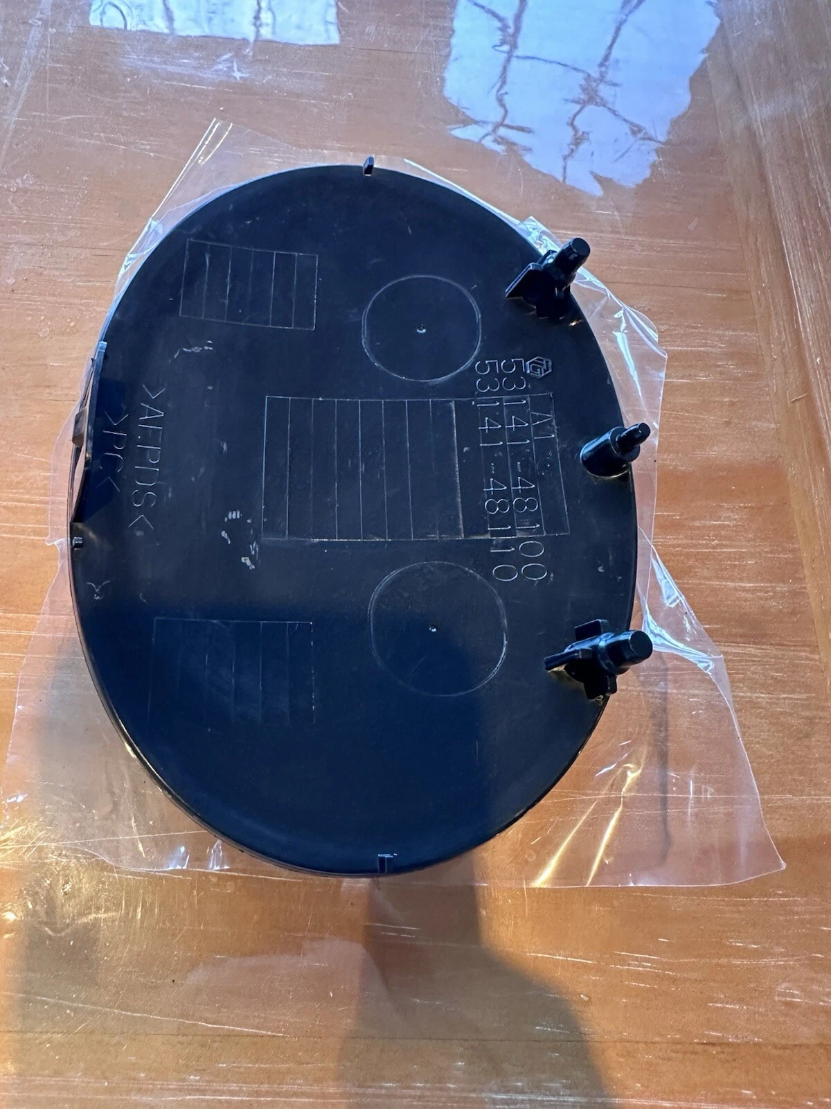 Lexus RX 2016, 2018 Used OEM Radar-Compatible Grille Emblem radar/ACC compatible 53141-48100 Lexus RX 2016, 2018 Used OEM Radar-Compatible Grille Emblem radar/ACC compatible 53141-48100 - detail image 5
