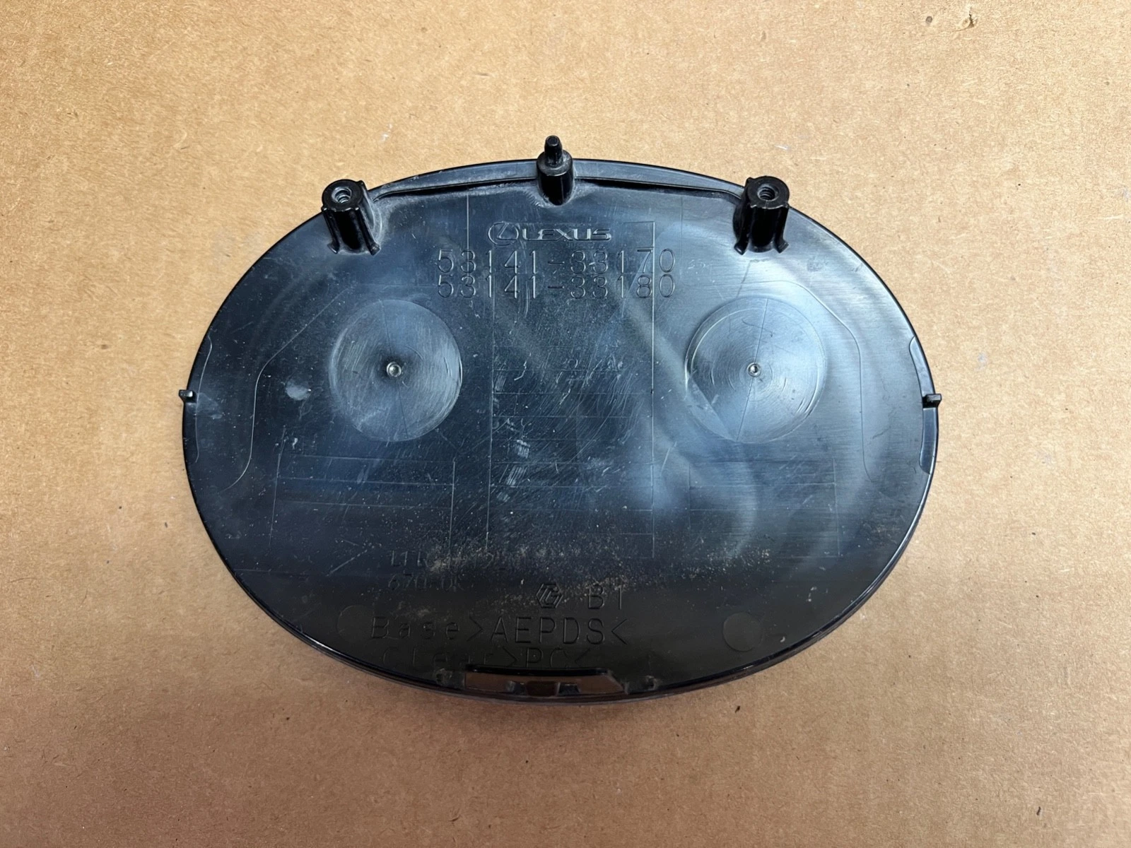 Lexus ES, RX 2019-2025 Compatible Replacement Emblem Badge 53141-33170 Lexus ES, RX 2019-2025 Compatible Replacement Emblem Badge 53141-33170 - detail image 2