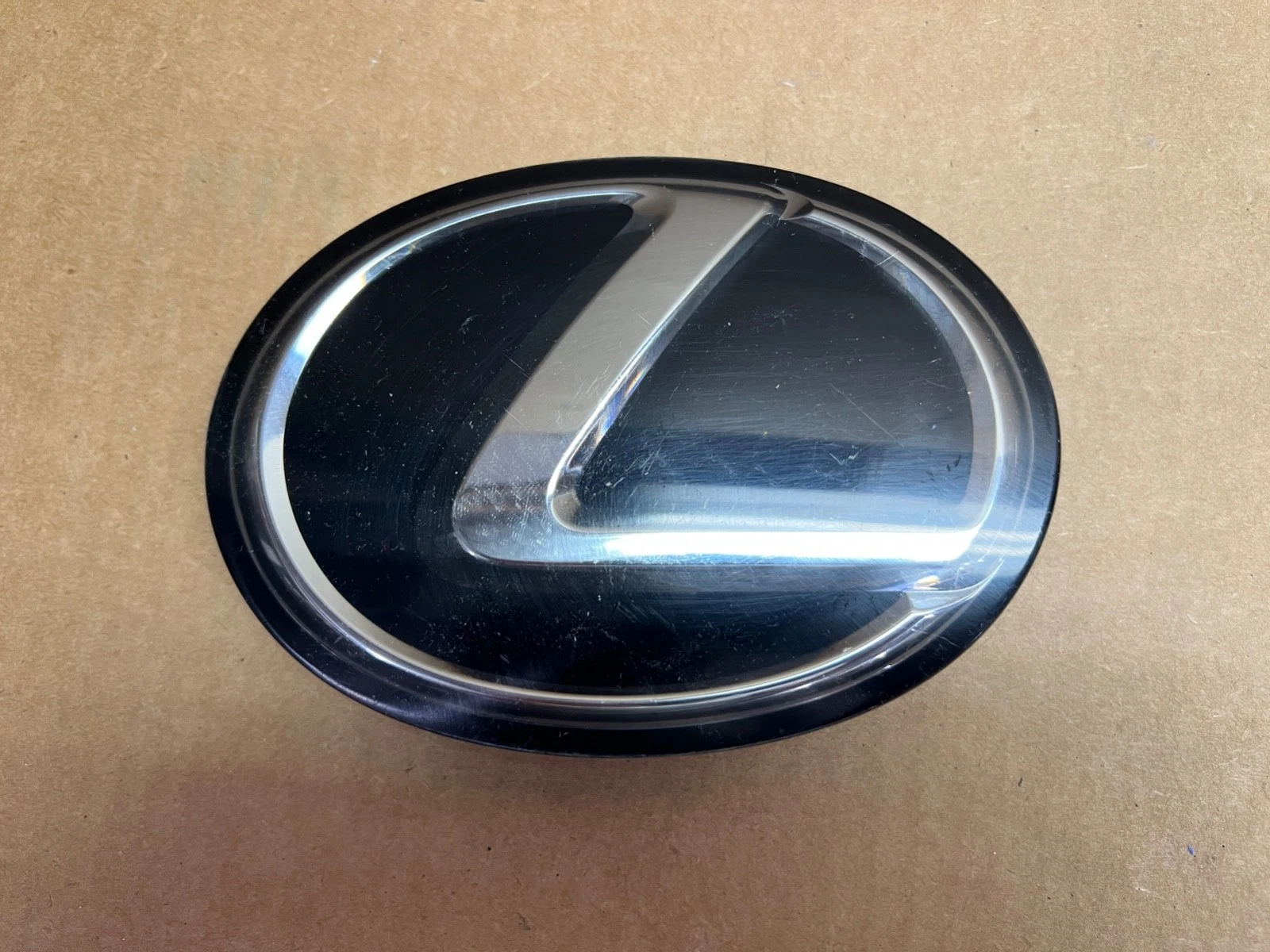 Lexus ES, RX 2019-2025 Compatible Replacement Emblem Badge 53141-33170 Lexus ES, RX 2019-2025 Compatible Replacement Emblem Badge 53141-33170 - detail image 4