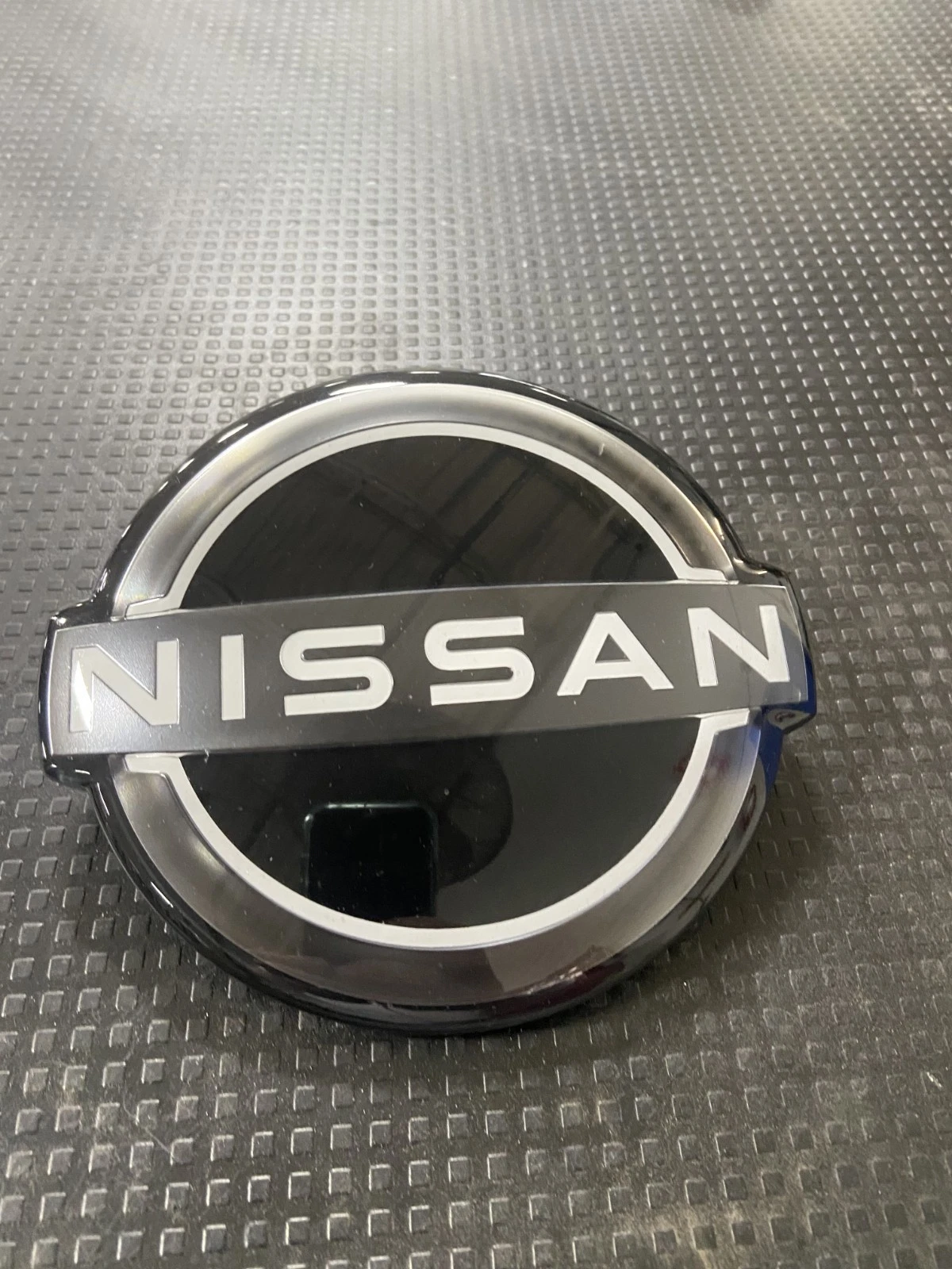 Nissan Altima 2023-2024, 2025 Used OEM Radar-Compatible Grille Emblem radar/ACC compatible 62889-9HF0A Nissan Altima 2023-2024, 2025 Used OEM Radar-Compatible Grille Emblem radar/ACC compatible 62889-9HF0A
