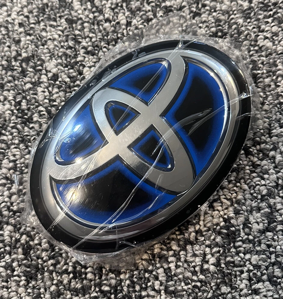 Toyota 2021, 2022, 2023 Used OEM Radar-Compatible Grille Emblem hybrid style, radar/ACC compatible 90975-C2022 Toyota 2021, 2022, 2023 Used OEM Radar-Compatible Grille Emblem hybrid style, radar/ACC compatible 90975-C2022