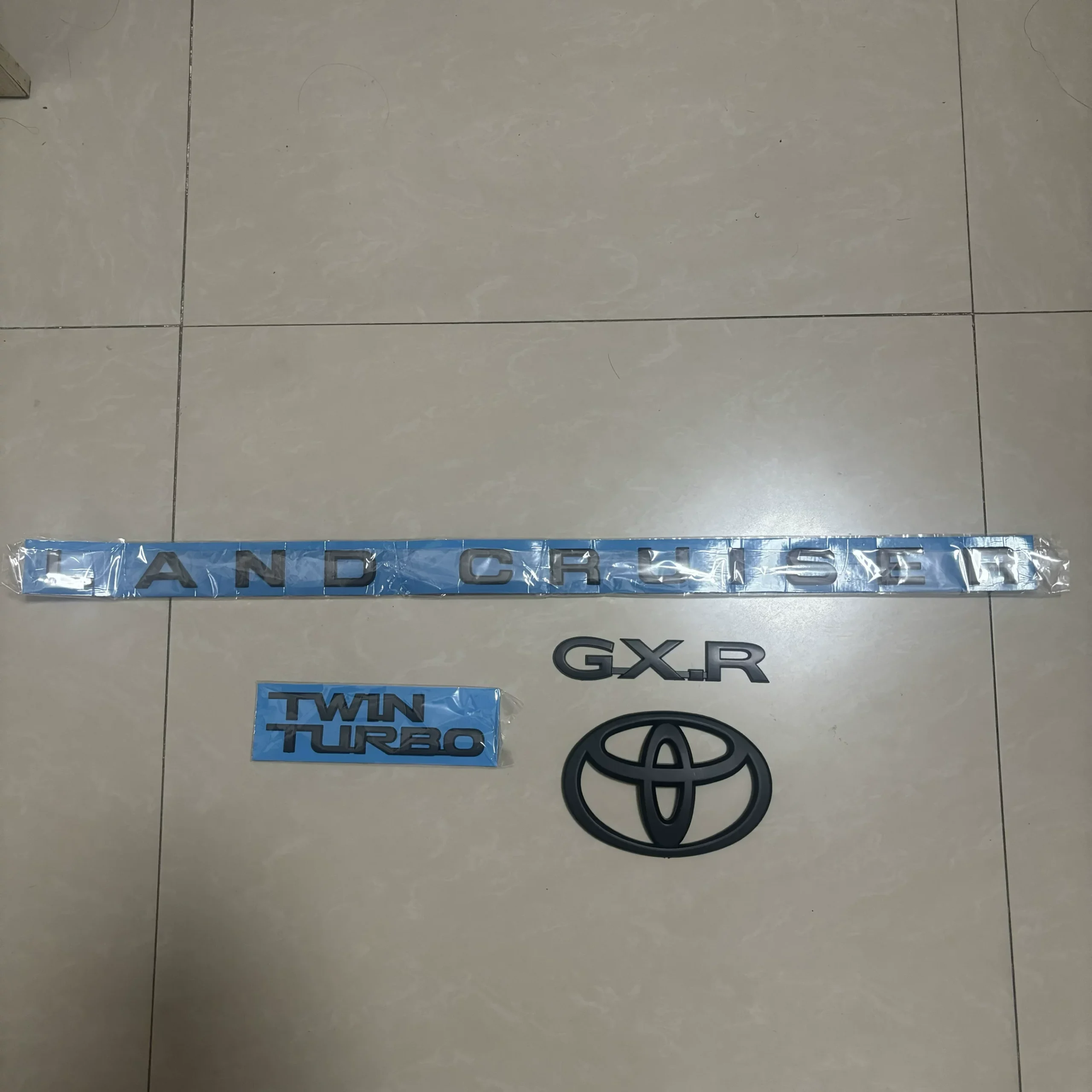 Toyota Land Cruiser Compatible Replacement Emblem Badge gloss black Toyota Land Cruiser Compatible Replacement Emblem Badge gloss black - detail image 3