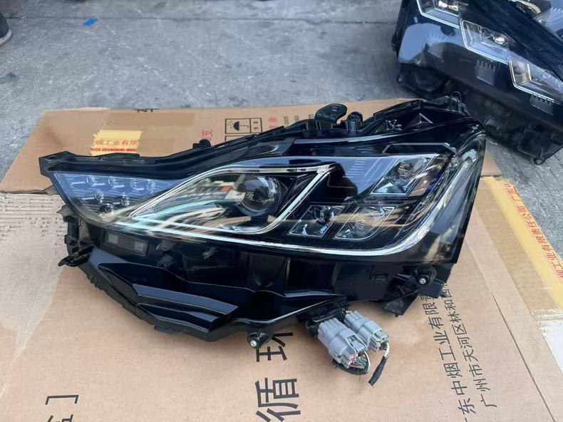 2017 Lexus IS300 High-Grade LED headlight assembly, European Version, used genuine OEM