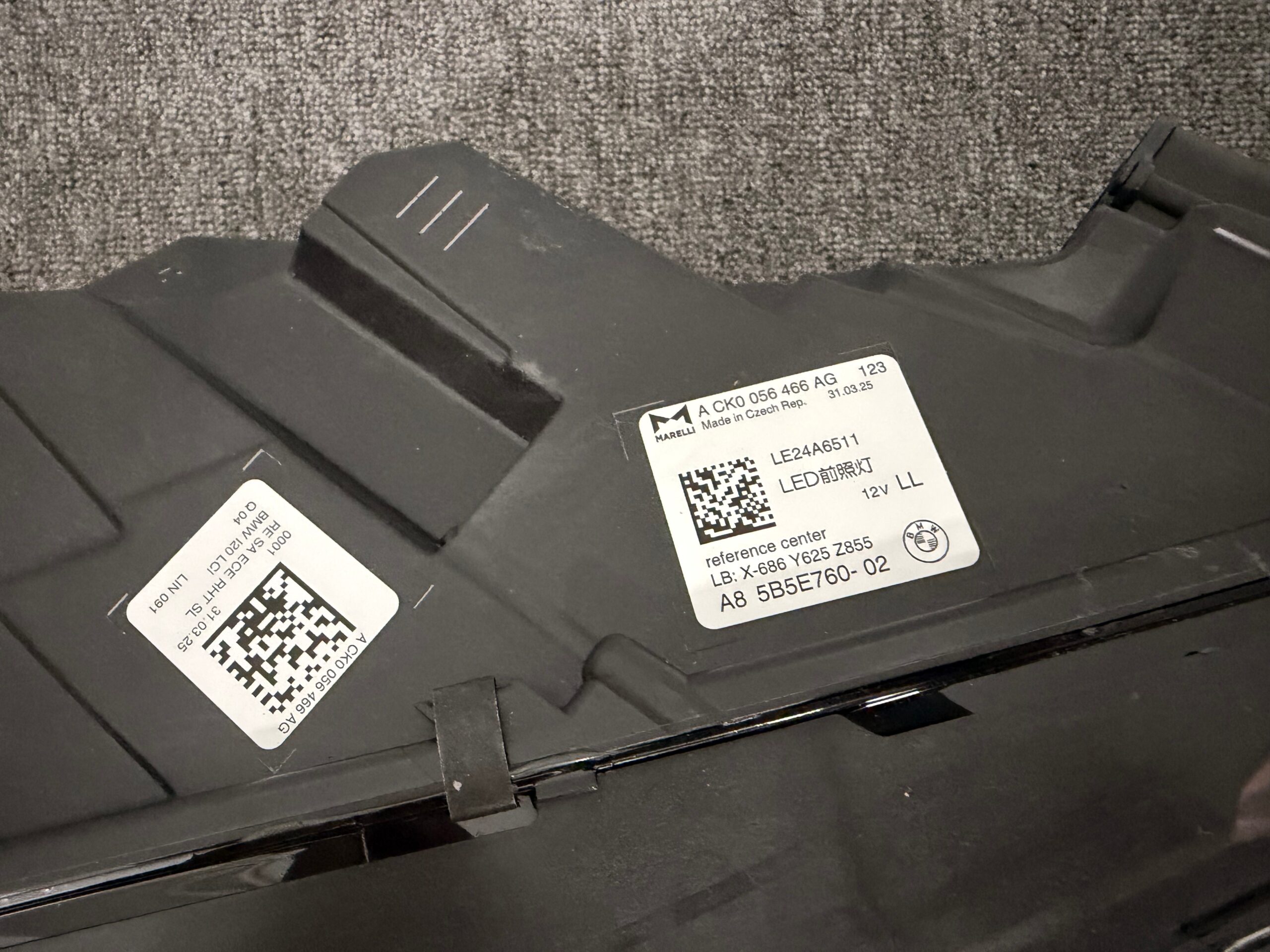 BMW iX I20 LCI right headlight housing label (Magneti Marelli, Made in Czech Republic) showing OE A8 5B5E760-02, ECE RHT