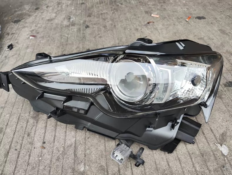 2013 Lexus IS250 IS200 HID Xenon headlight assembly, used OEM take-off