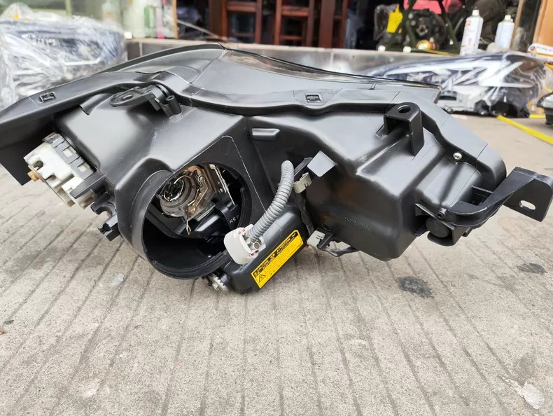 2013 Lexus IS250 IS200 HID Xenon headlight assembly, used OEM take-off