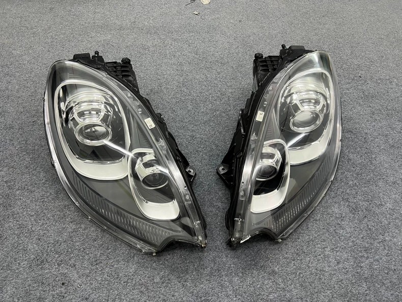 Porsche Macan 95B.1 2014-2017 Bi-Xenon AFS headlight - image 1