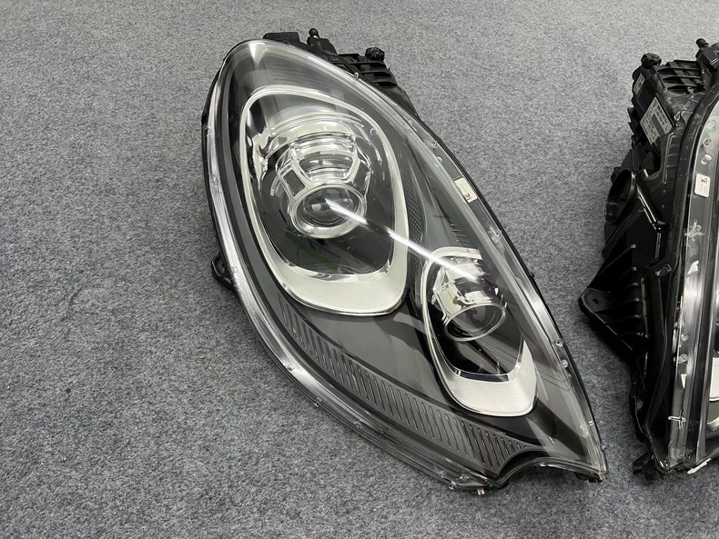 Porsche Macan 95B.1 2014-2017 Bi-Xenon AFS headlight - image 3