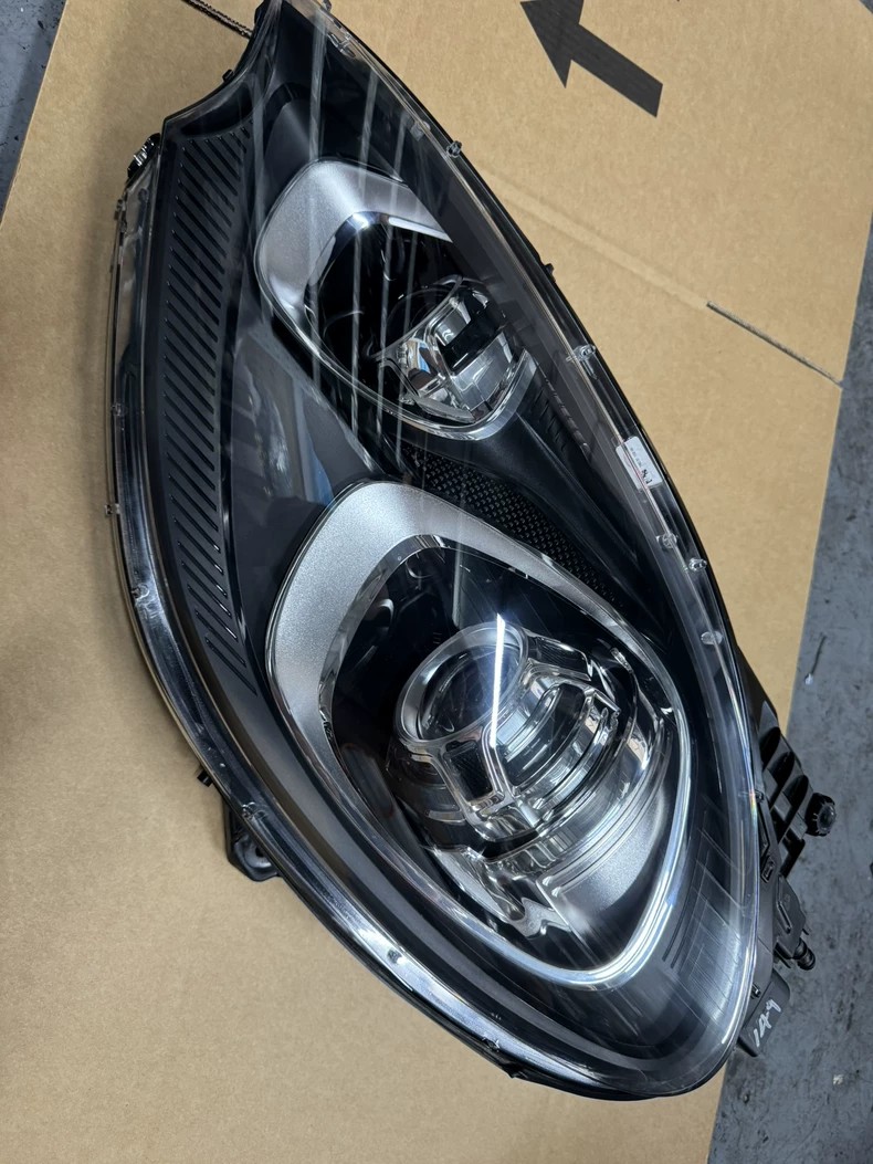 Porsche Macan 95B.1 2014-2017 Bi-Xenon AFS headlight - image 8