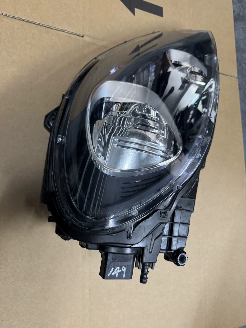 Porsche Macan 95B.1 2014-2017 Bi-Xenon AFS headlight - image 9