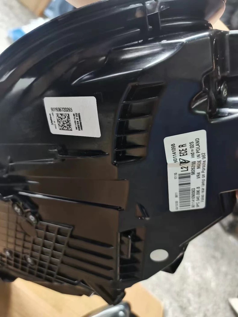 Rear housing labels: Valeo ECE, 9P0.945.096 B, Made in Poland