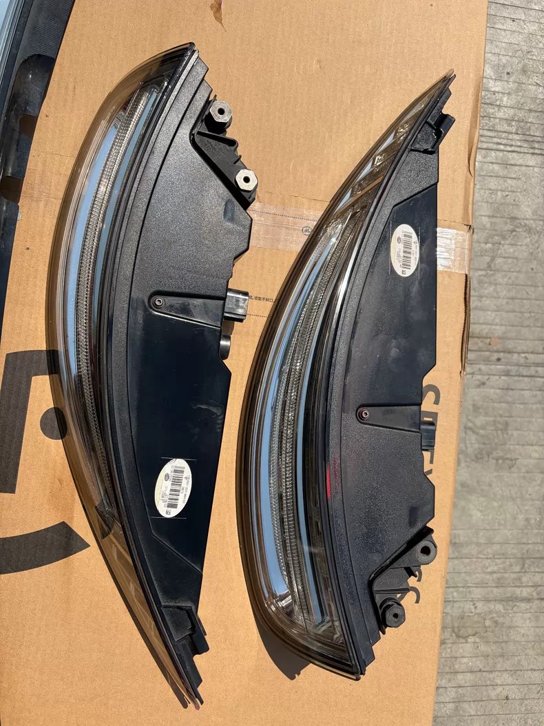 Porsche 911 991.1 clear lens rear tail light set: clear lens, black housing, mounting tabs and connector on the left and right units