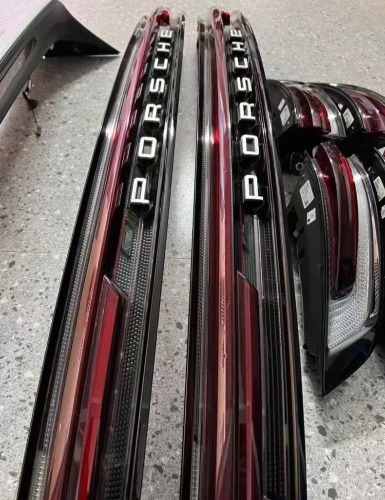 Porsche Cayenne 9YA rear tail light housings and light bar