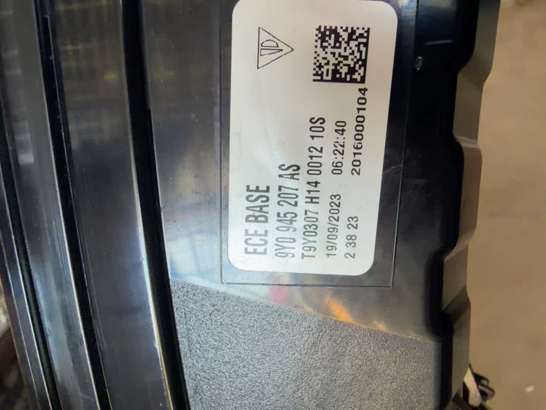 Porsche Cayenne 9YA tail light OE label close-up, ECE BASE 9Y0.945.207.AS