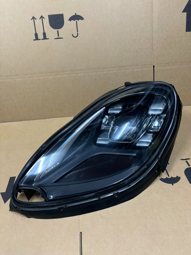 2018 Porsche Macan GTS LED adaptive headlight assembly, used OEM take-off, 2014-2018 high-grade Macan fitment