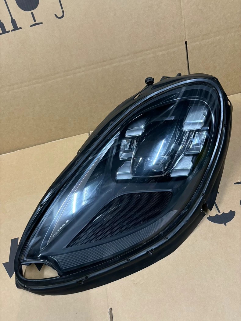 2018 Porsche Macan GTS LED adaptive headlight assembly, used OEM take-off, 2014-2018 high-grade Macan fitment