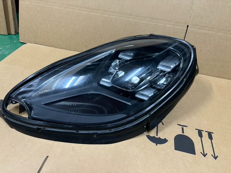 2018 Porsche Macan GTS LED adaptive headlight assembly, used OEM take-off, 2014-2018 high-grade Macan fitment